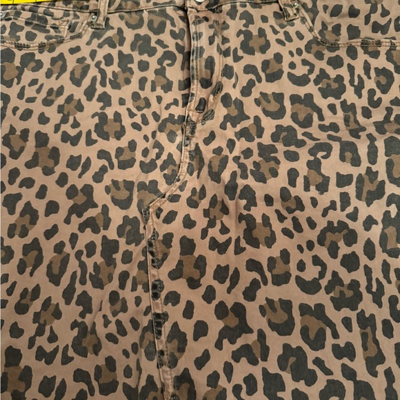 Leopard print size 14 denim skirt - Picture 6 of 6